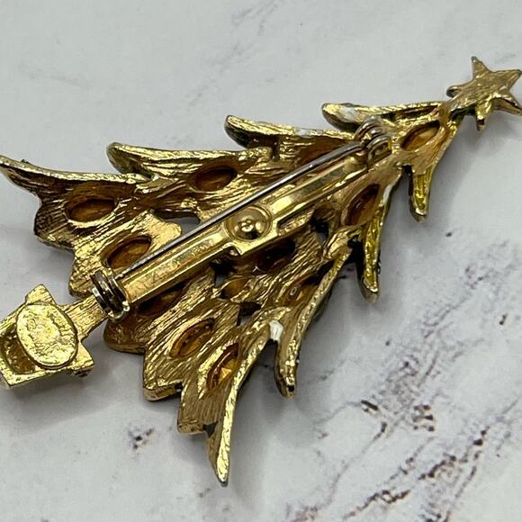 Hattie Carnegie signed vintage Christmas tree brooch + free brooch with purchase - Picture 6 of 8